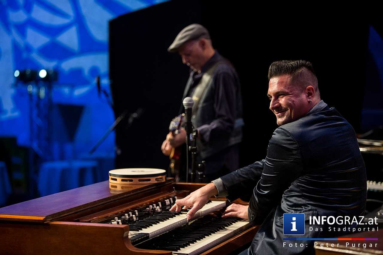 Raphael Wressnig – Hammond B-3 Orgel | Alex Schultz – Gitarre | Hans-Jürgen Bart – Schlagzeug - 013