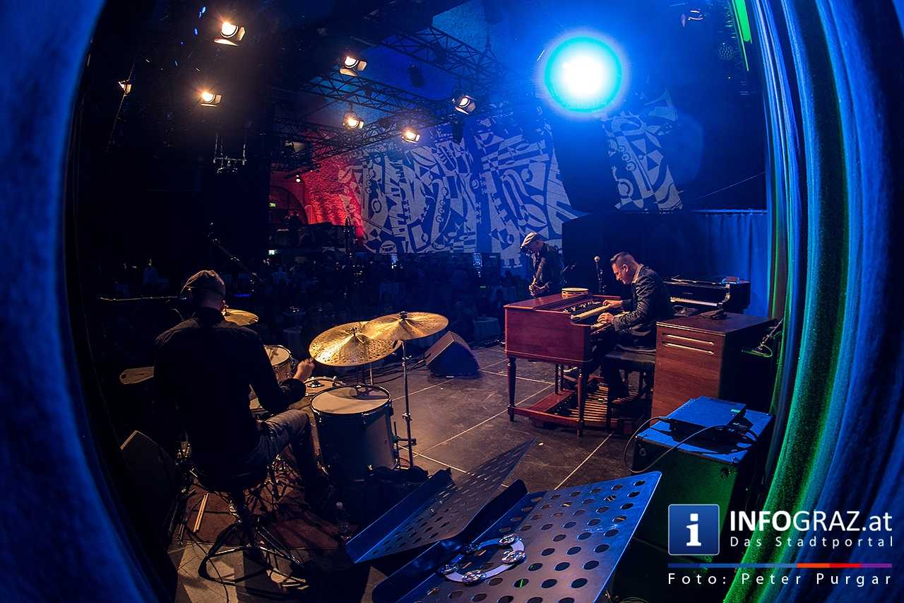 Raphael Wressnig – Hammond B-3 Orgel | Alex Schultz – Gitarre | Hans-Jürgen Bart – Schlagzeug - 016