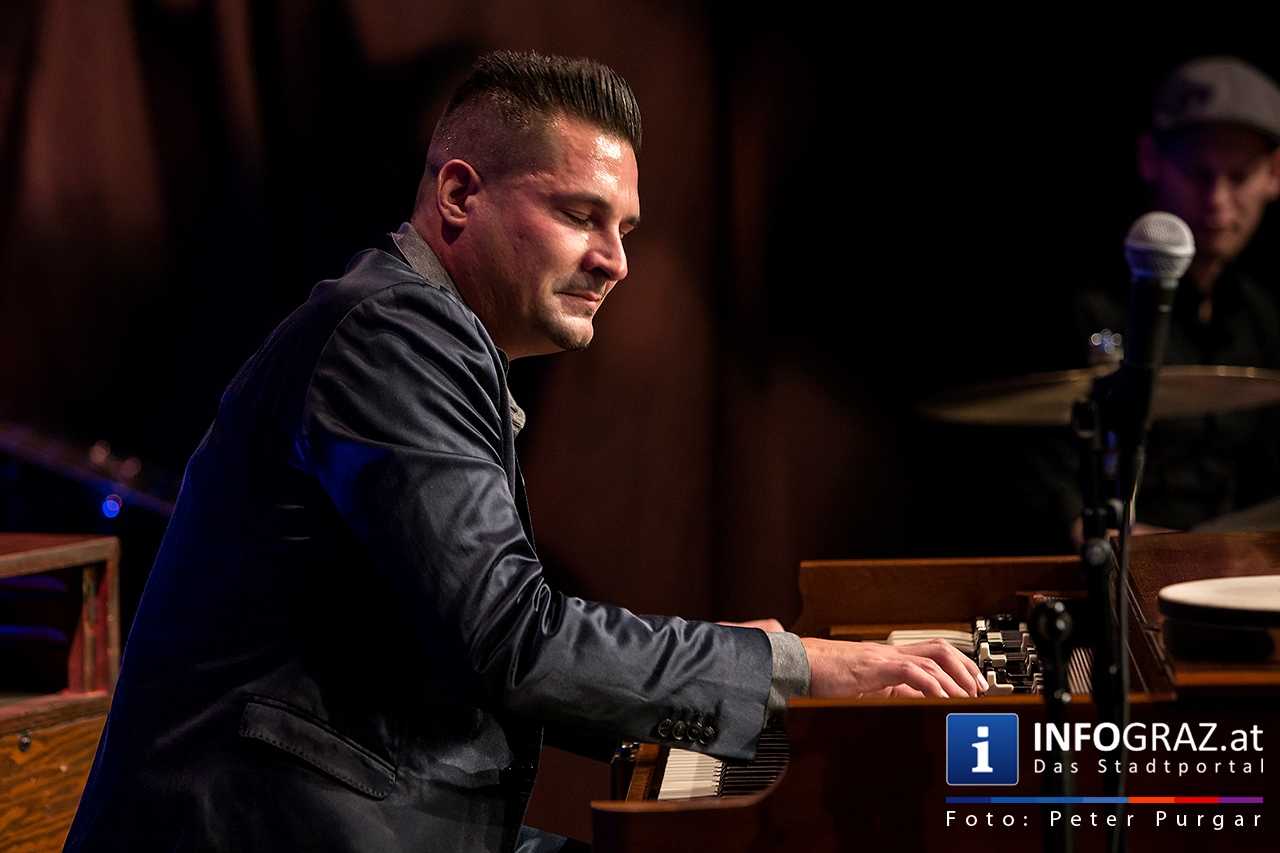 Raphael Wressnig – Hammond B-3 Orgel | Alex Schultz – Gitarre | Hans-Jürgen Bart – Schlagzeug - 022