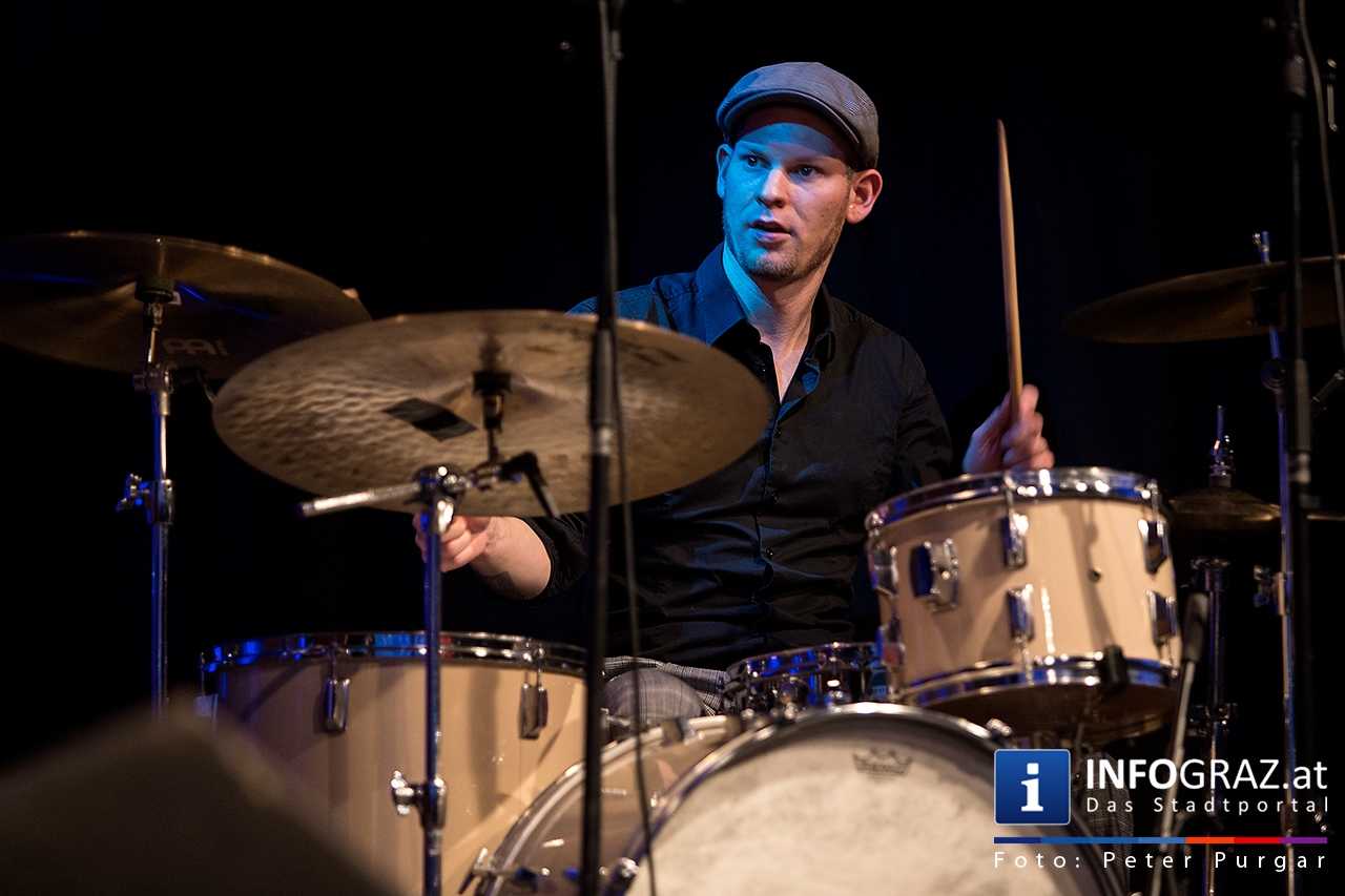 Raphael Wressnig – Hammond B-3 Orgel | Alex Schultz – Gitarre | Hans-Jürgen Bart – Schlagzeug - 026