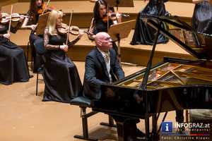 Andreas Woyke - Charity Konzert mit dem Russisch philharmonischen Kammerorchester ‚Klassika‘ 