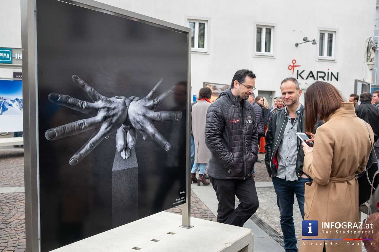 Open-Air-Ausstellung Menschenbilder 2019 - Gemeinschaftsfotoausstellung steirischer Berufsfotografen - Mariahilferplatz Graz - 030