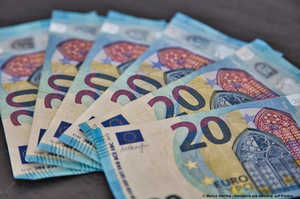 Geldscheine,Papiergeld,Banknoten,Finanzwelt,Wert,Erfolg,Money,Business,Bank,Finanzen,Sparkonto,Bankkonto