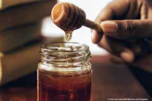Süßes Gold: Die vielseitige Welt des Honigs und seine Bedeutung für Umwelt und Gesundheit
